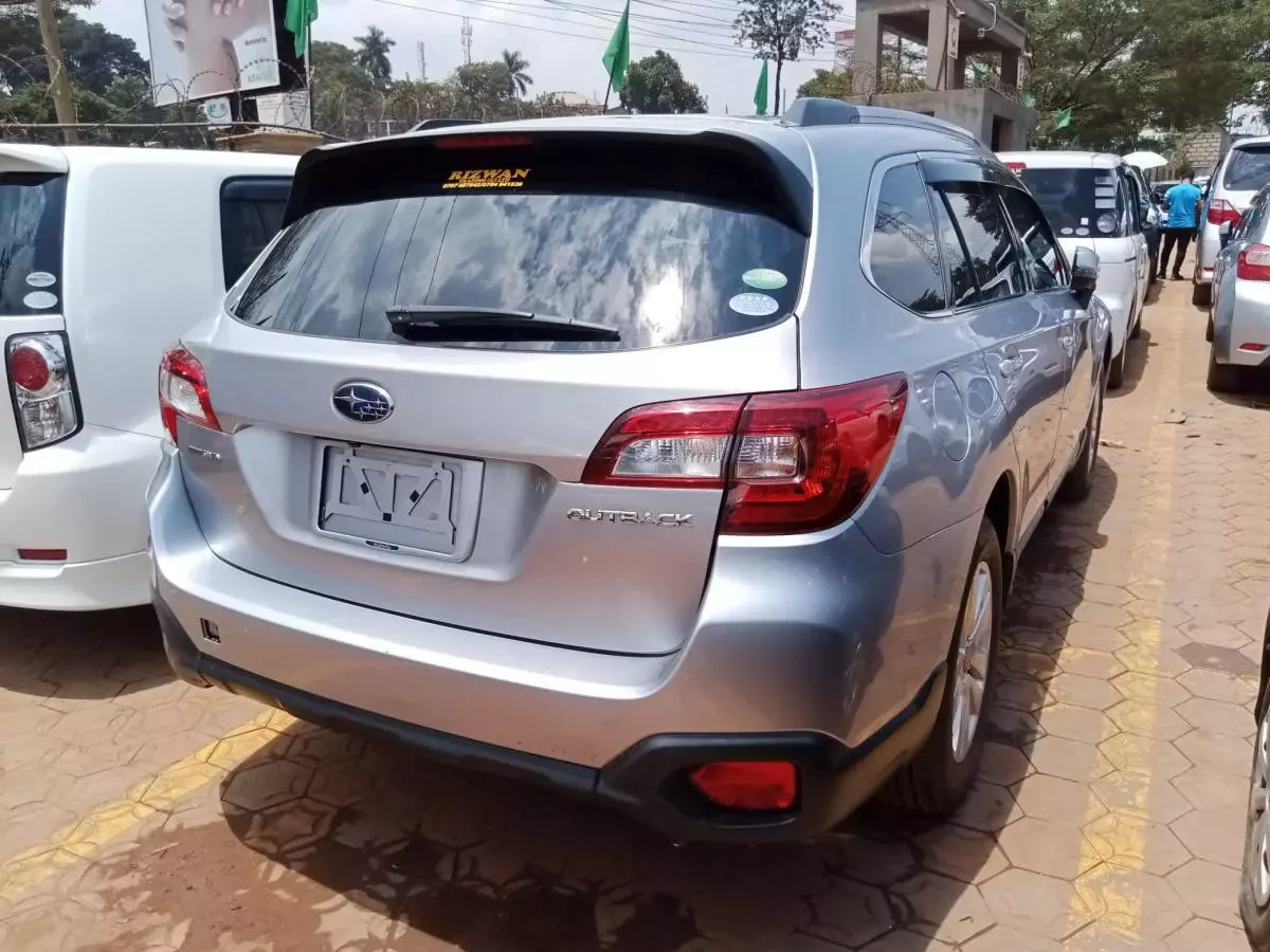 Subaru Outback   - 2015