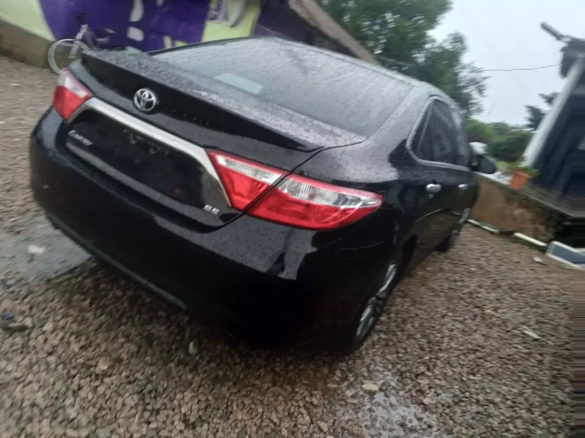 Toyota Camry   - 2016