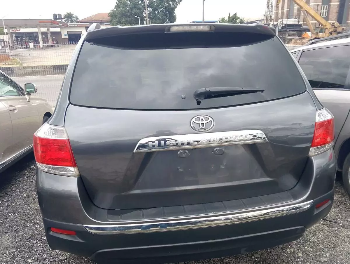 Toyota Highlander   - 2011