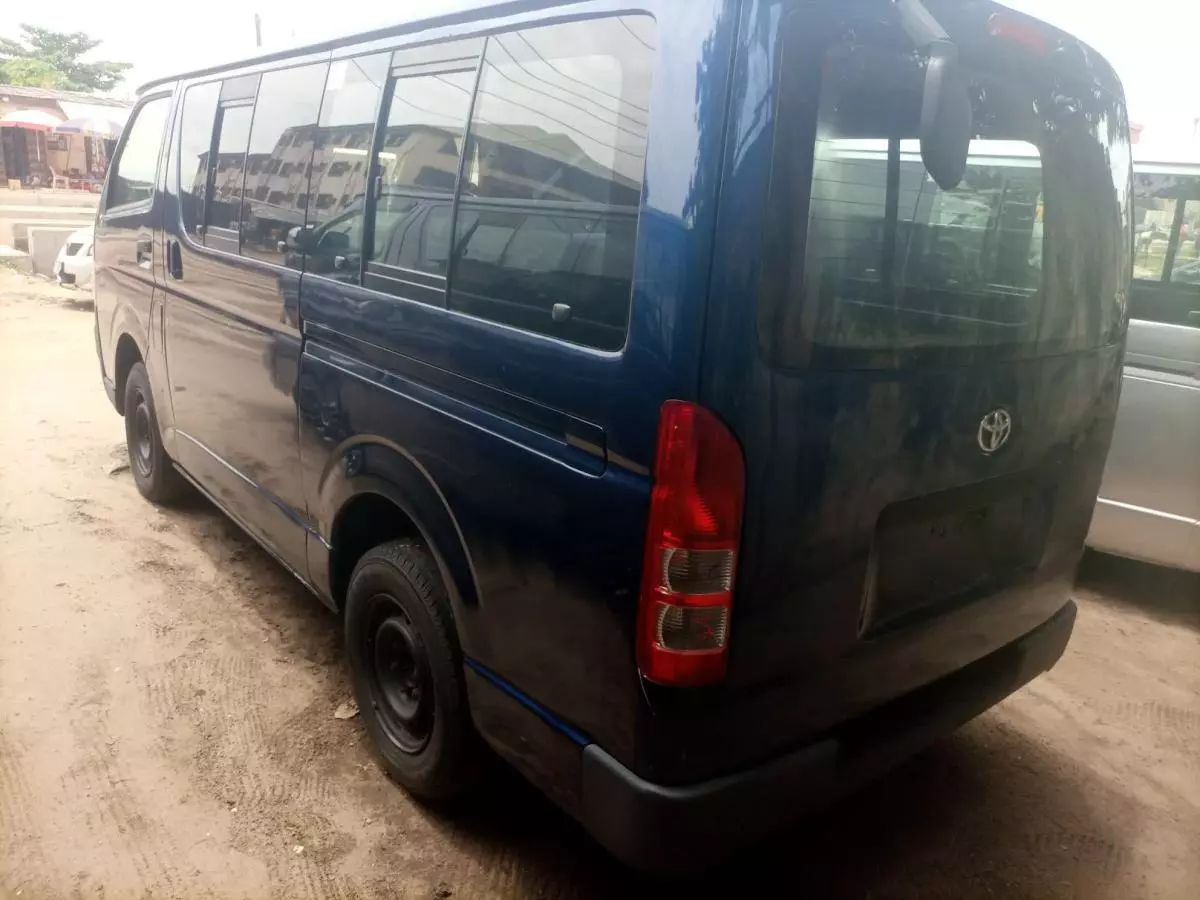 Toyota Hiace   - 2008