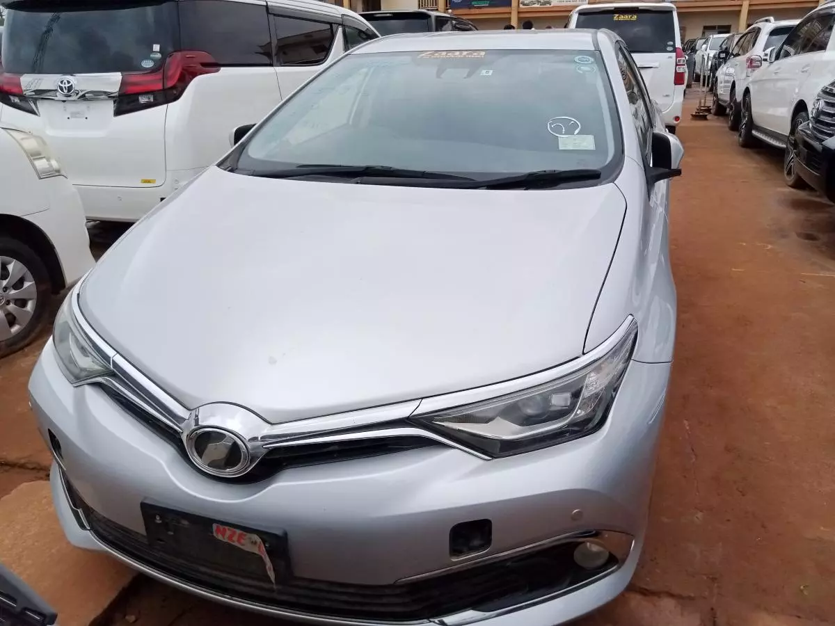 Toyota Auris   - 2016