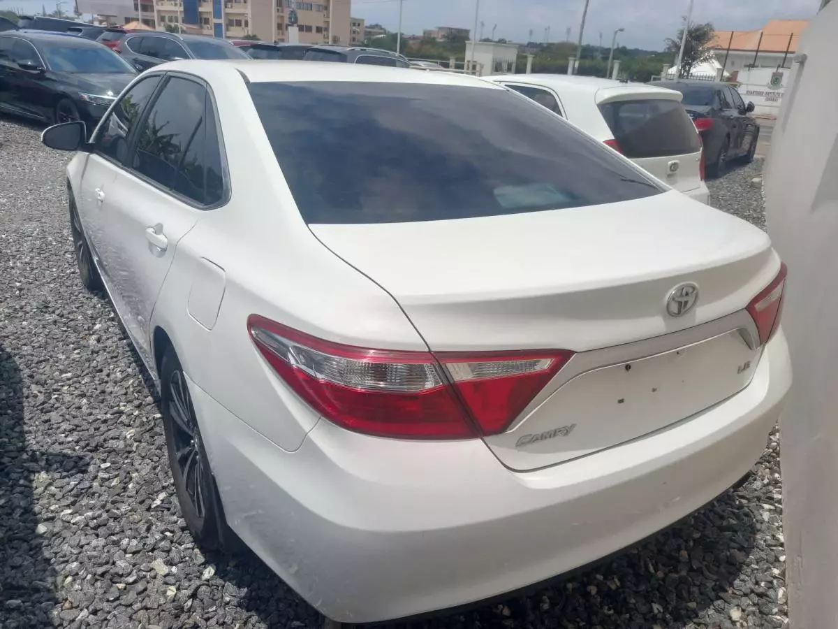 Toyota Camry   - 2016