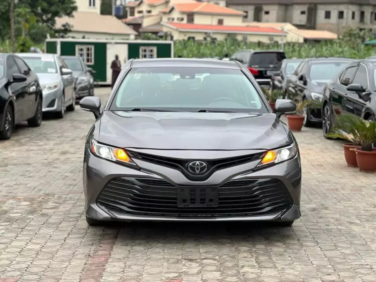 Toyota Camry   - 2018