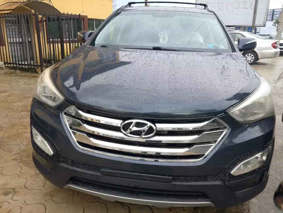 Hyundai Santa Fe   - 2013