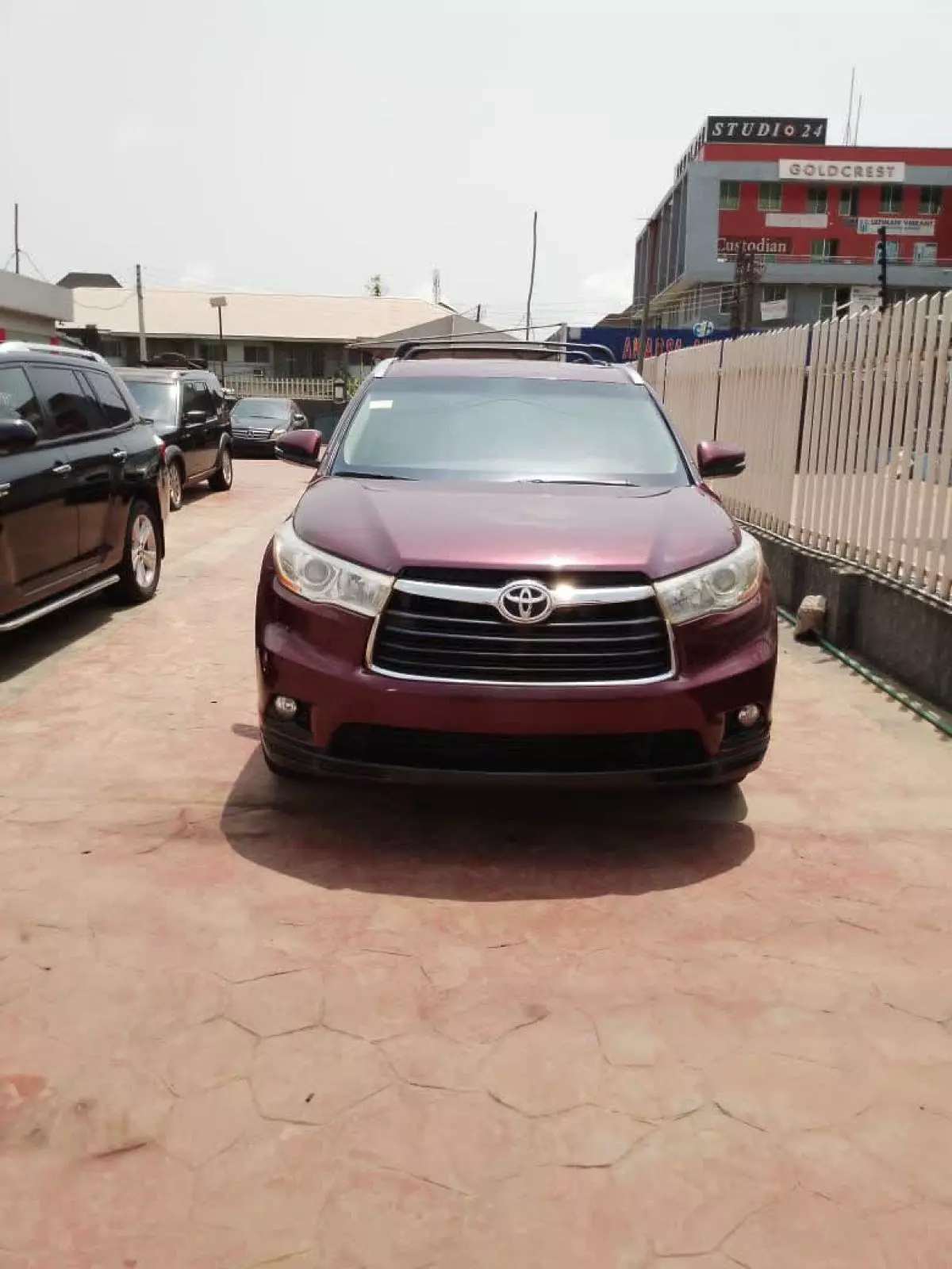 Toyota Highlander   - 2016