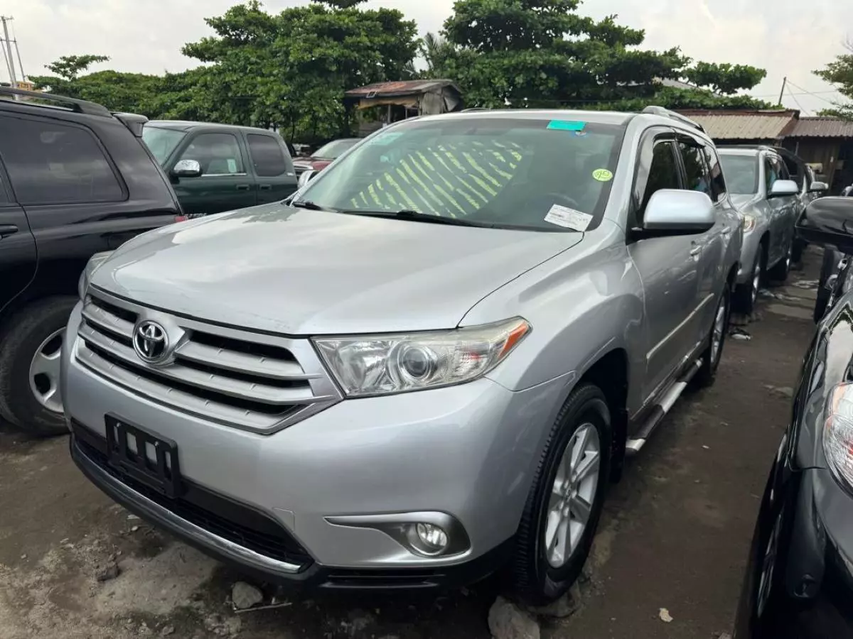 Toyota Highlander   - 2012