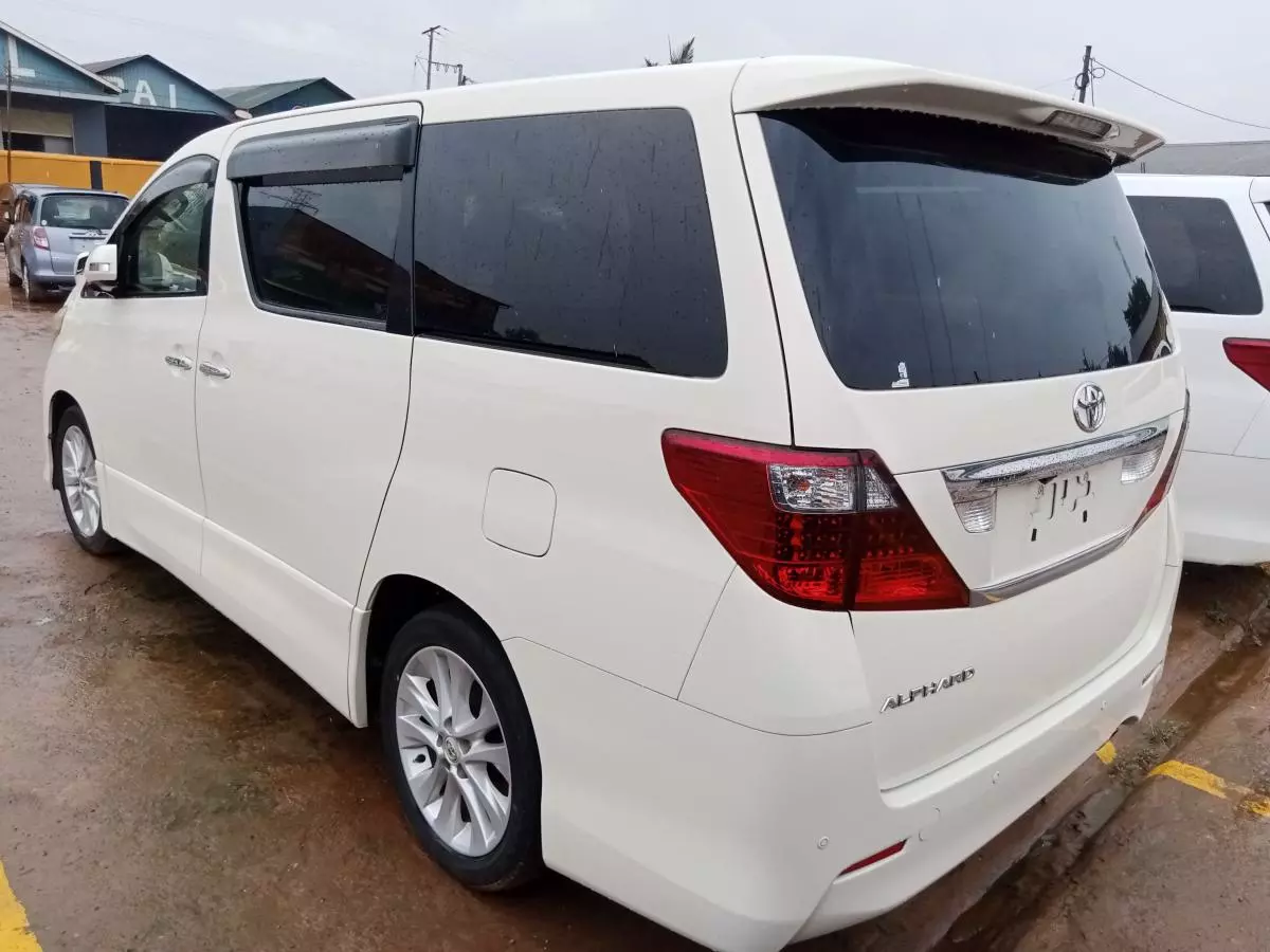 Toyota Alphard   - 2009