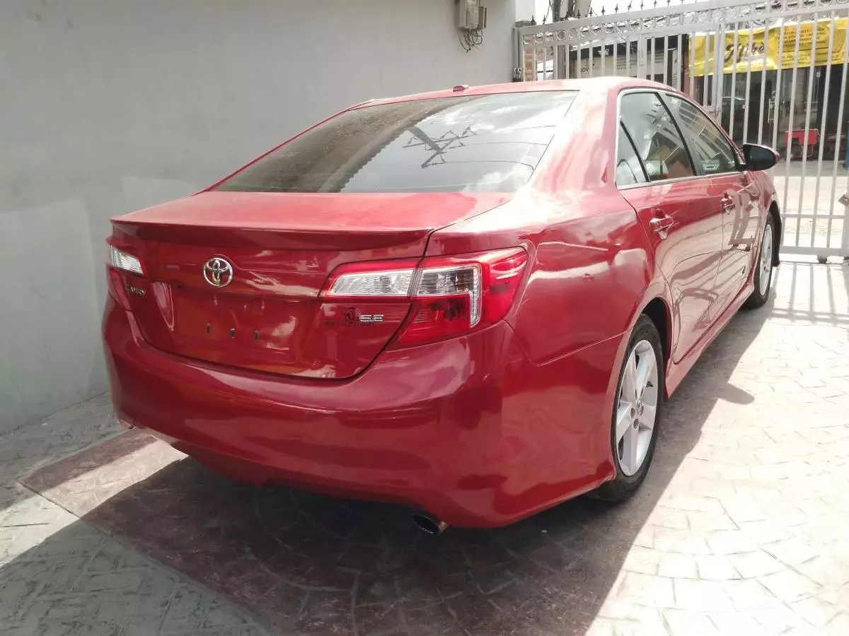 Toyota Camry   - 2012