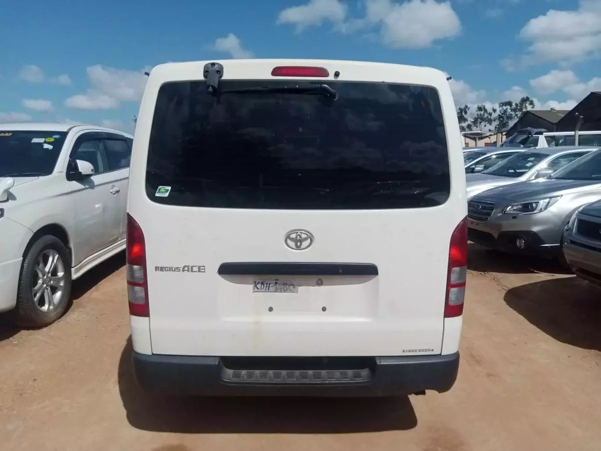 Toyota Hiace   - 2013