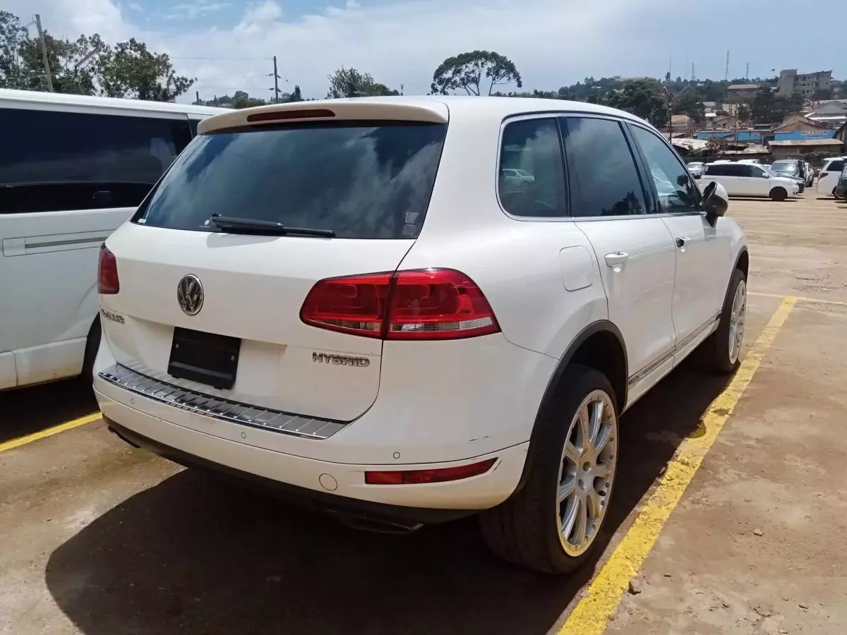 Volkswagen Touareg   - 2011