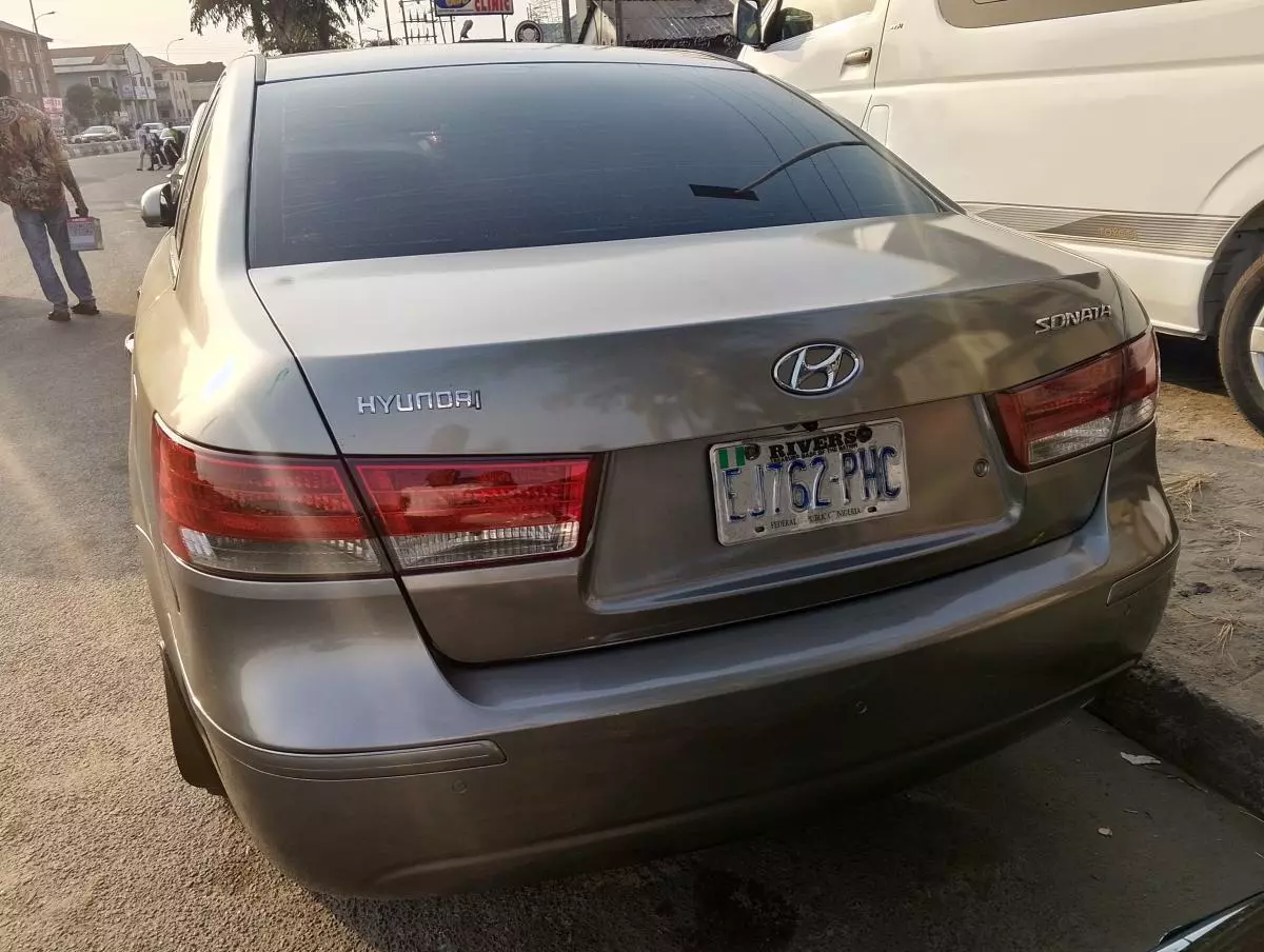 Hyundai Sonata   - 2009