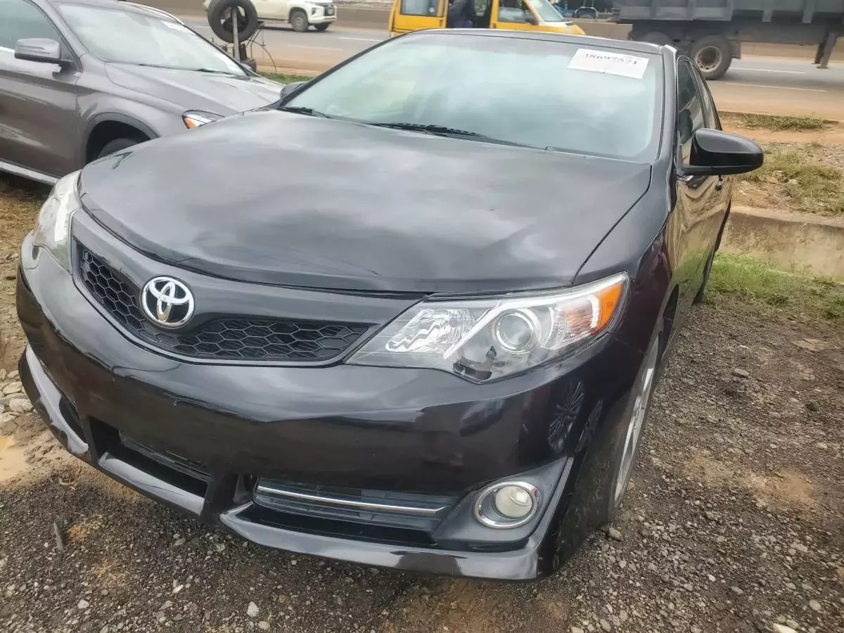 Toyota Camry   - 2013