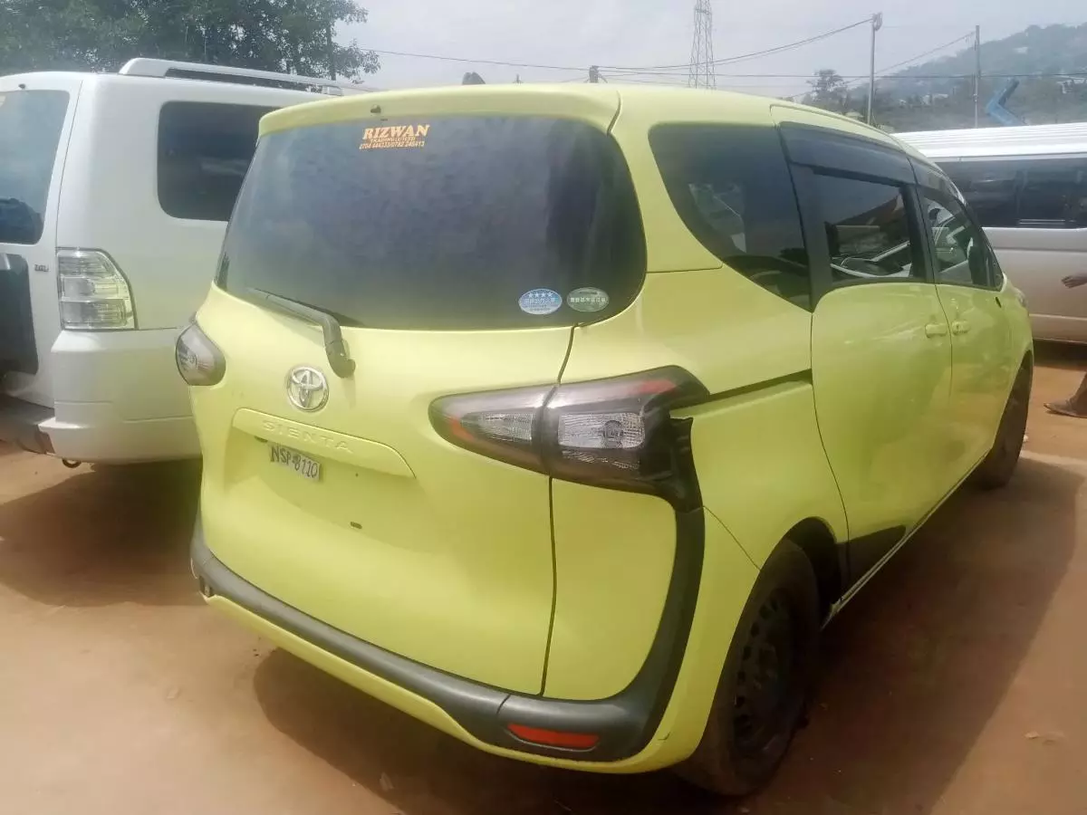 Toyota Sienta Hybrid    - 2016