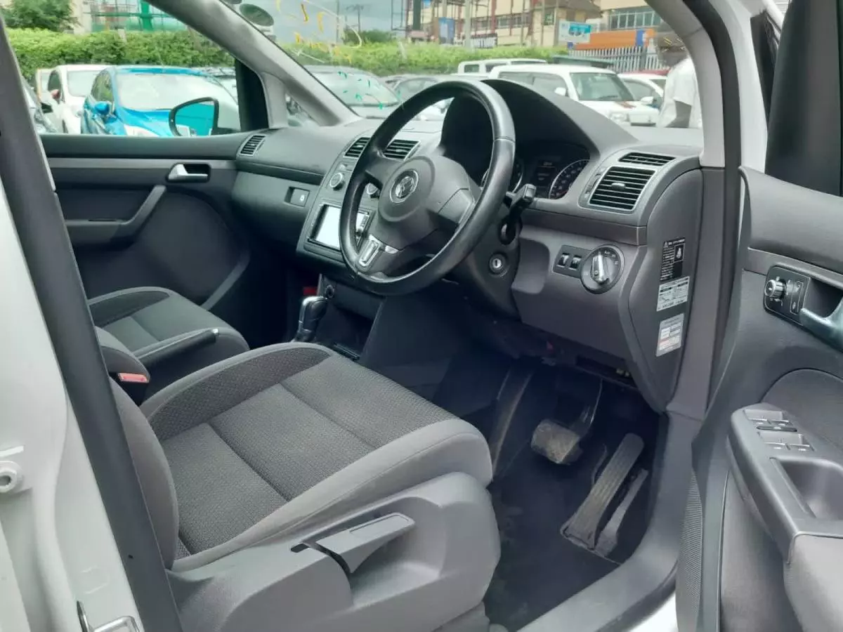 Volkswagen Touran   - 2016