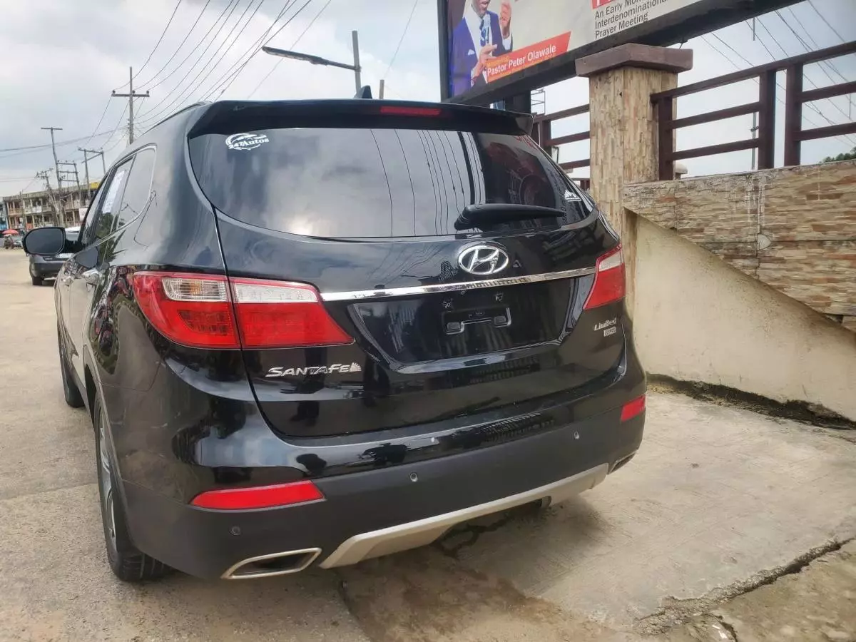 Hyundai Santa Fe   - 2015