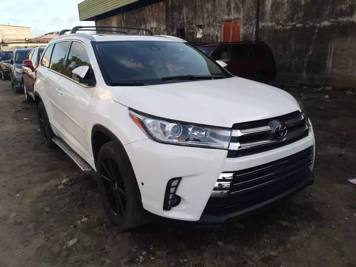 Toyota Highlander   - 2017