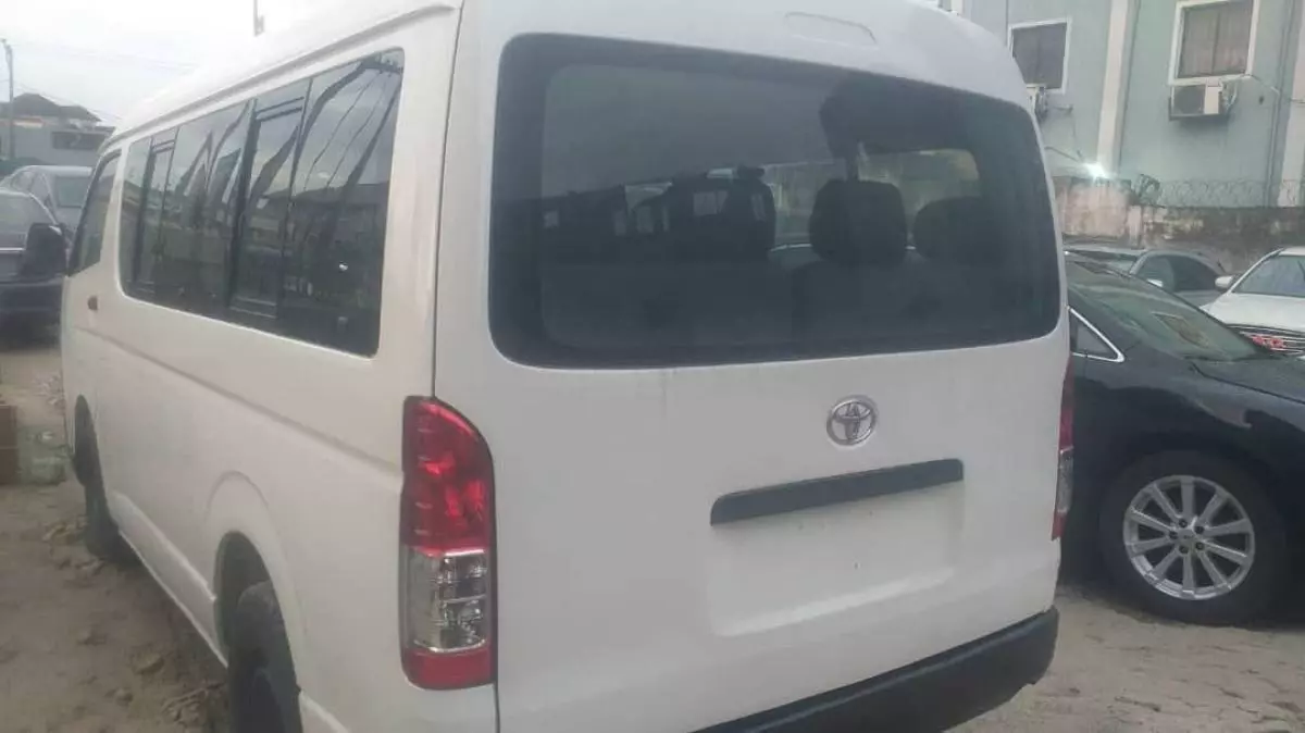 Toyota Hiace   - 2012