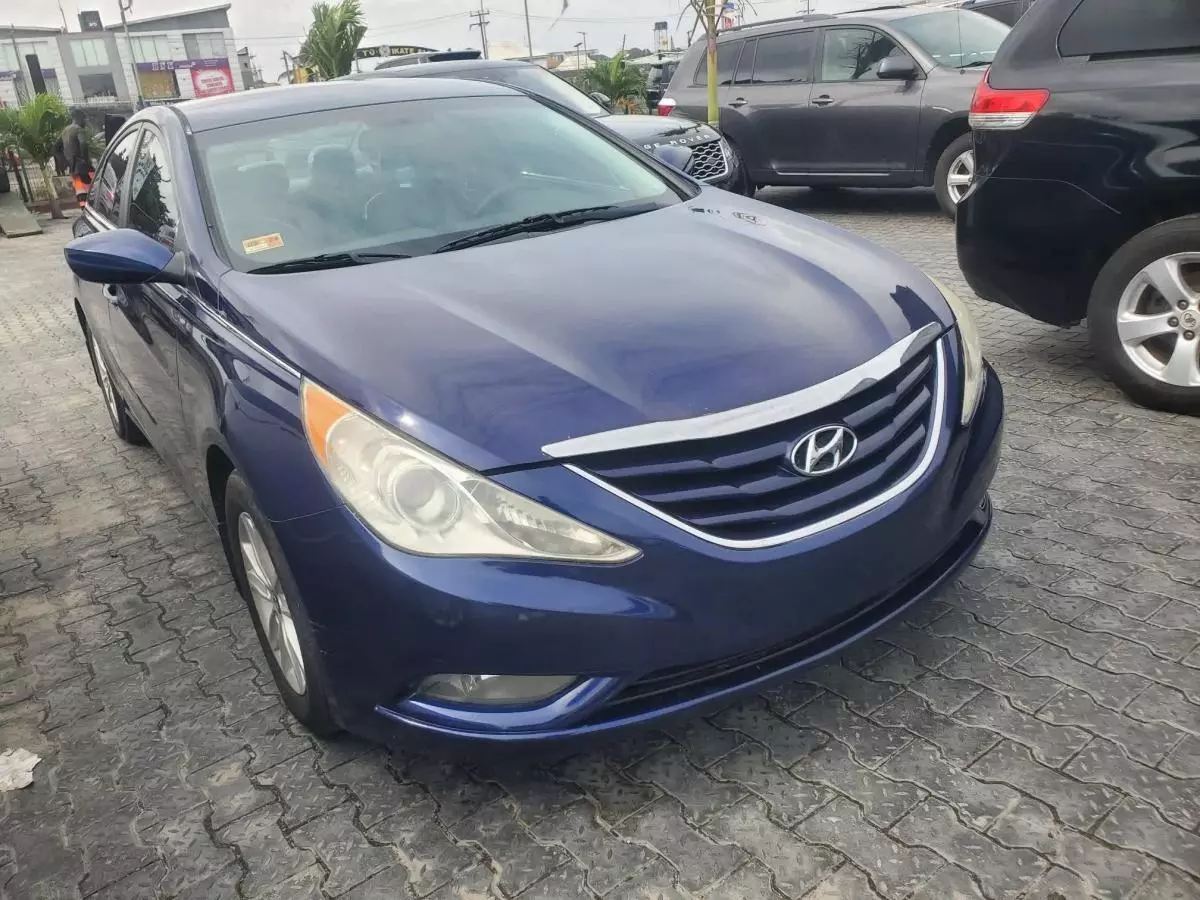 Hyundai Sonata   - 2013