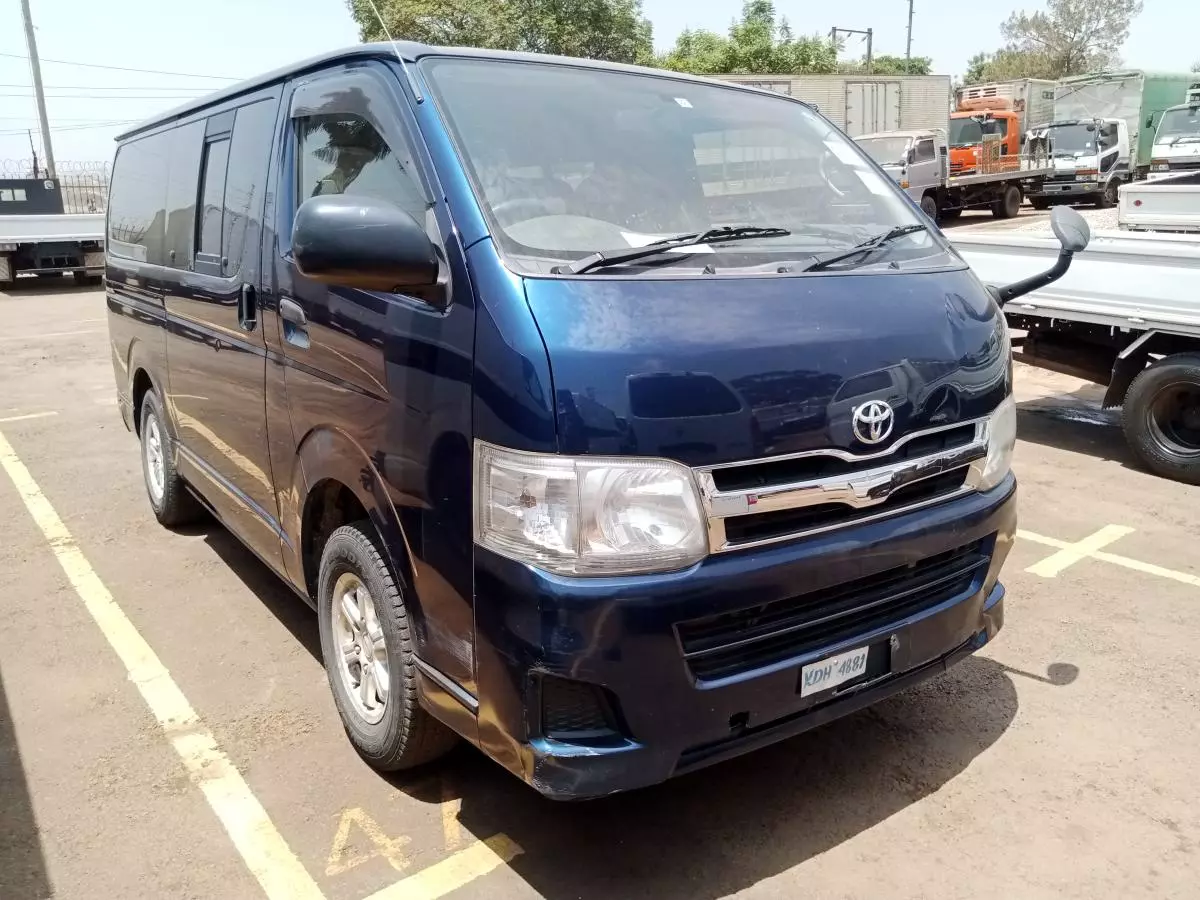 Toyota Hiace   - 2012