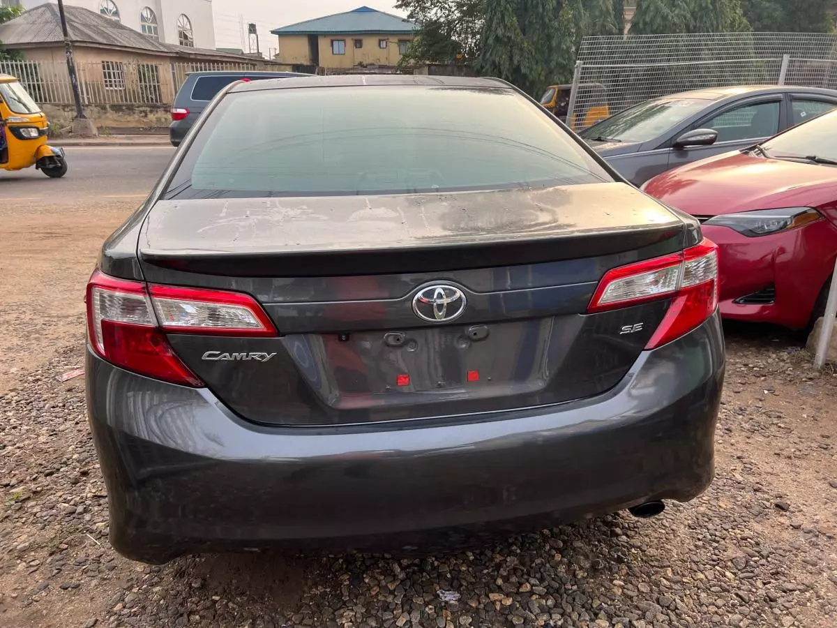 Toyota Camry   - 2013