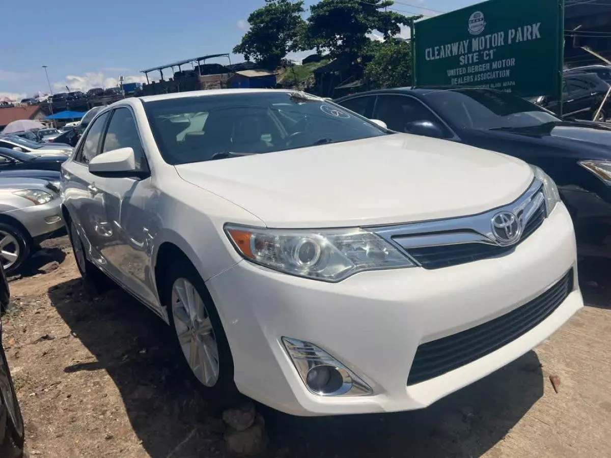 Toyota Camry   - 2013