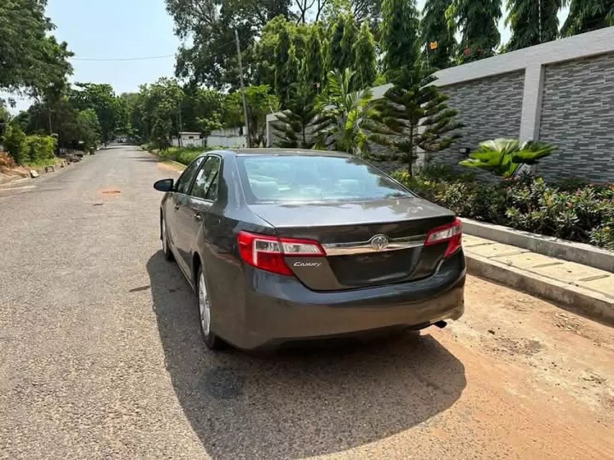 Toyota Camry   - 2014