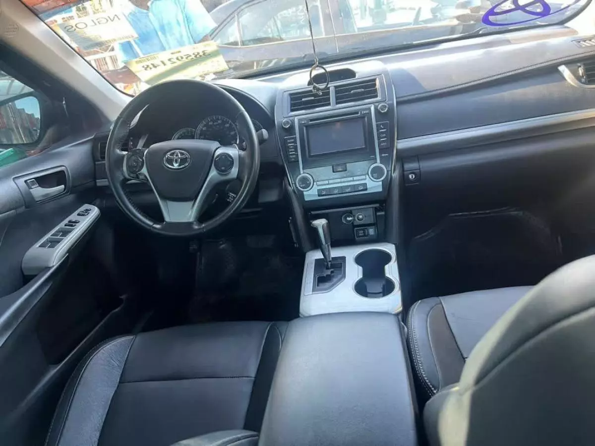 Toyota Camry   - 2012