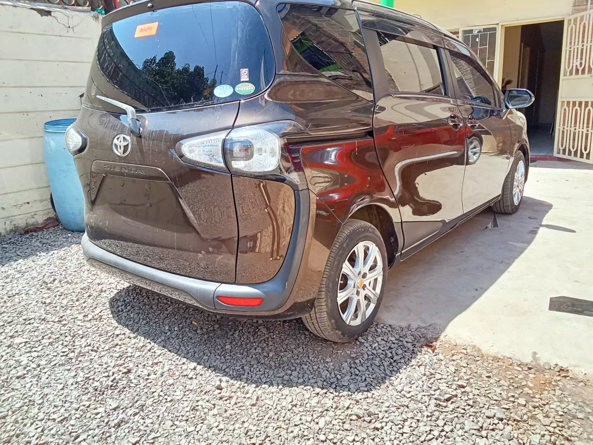 Toyota Sienta   - 2017