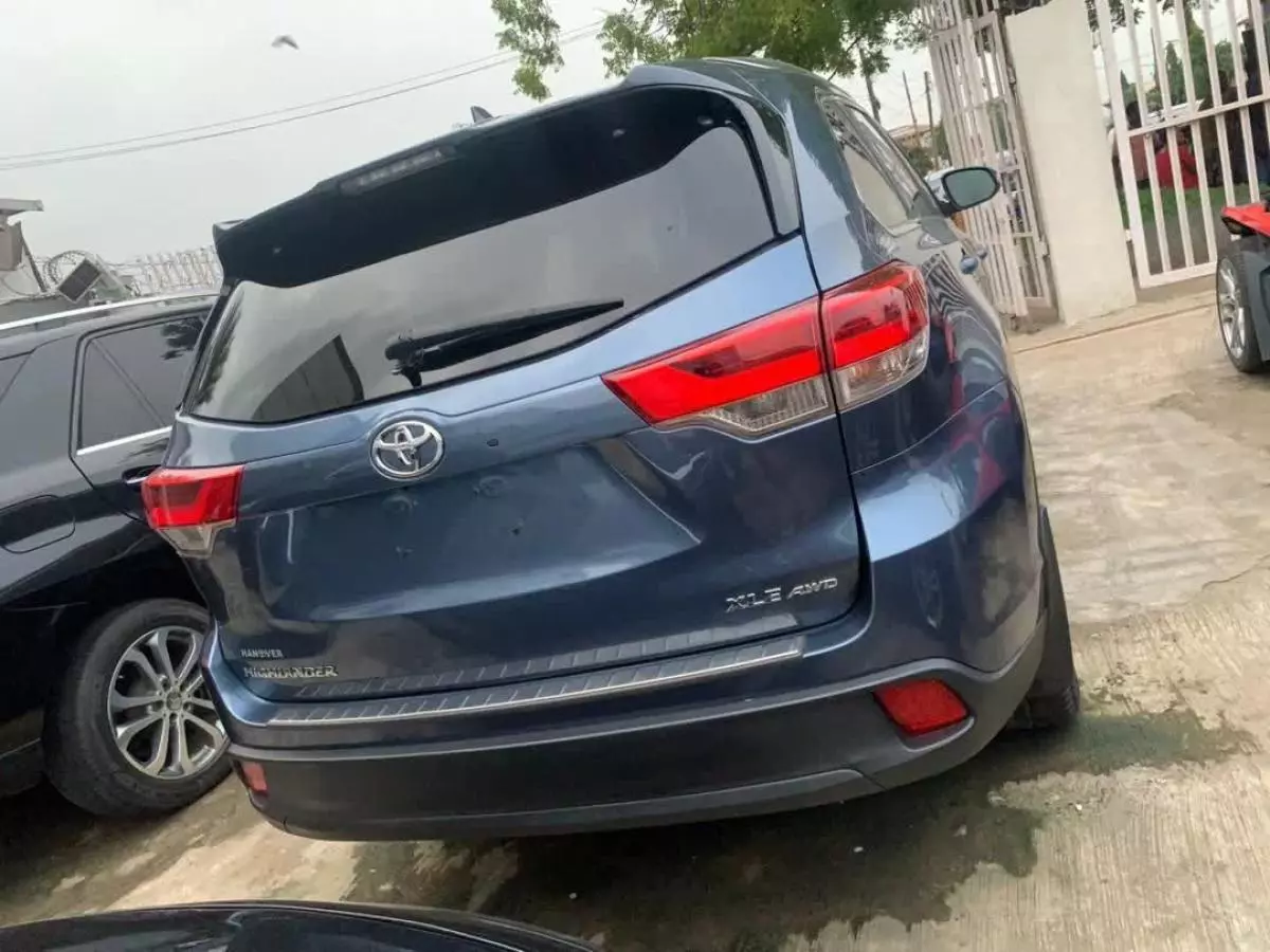 Toyota Highlander   - 2018