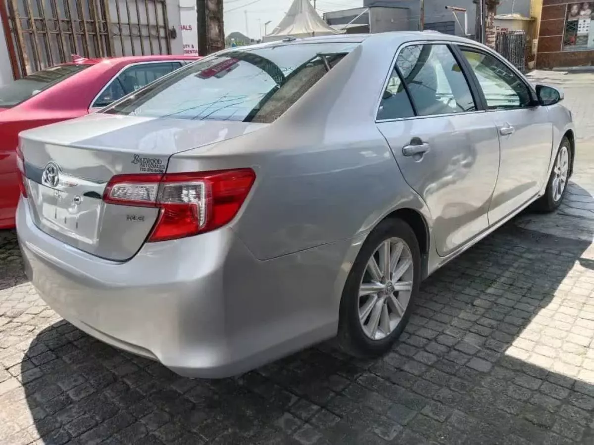 Toyota Camry   - 2012