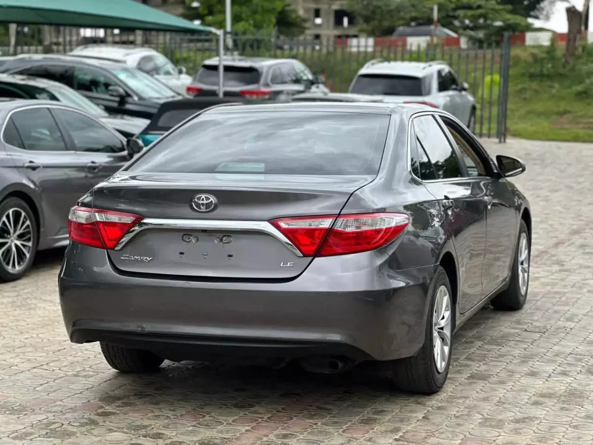 Toyota Camry   - 2016