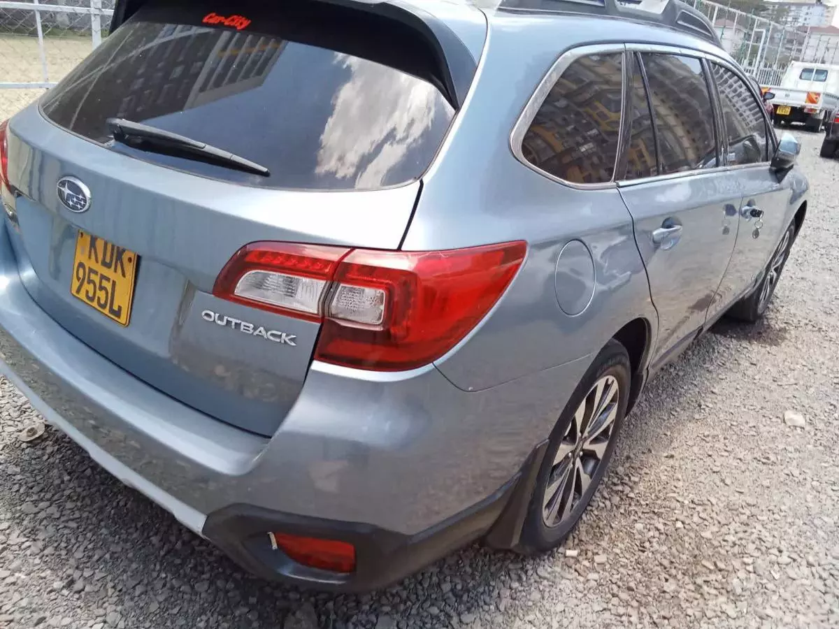 Subaru Outback   - 2015