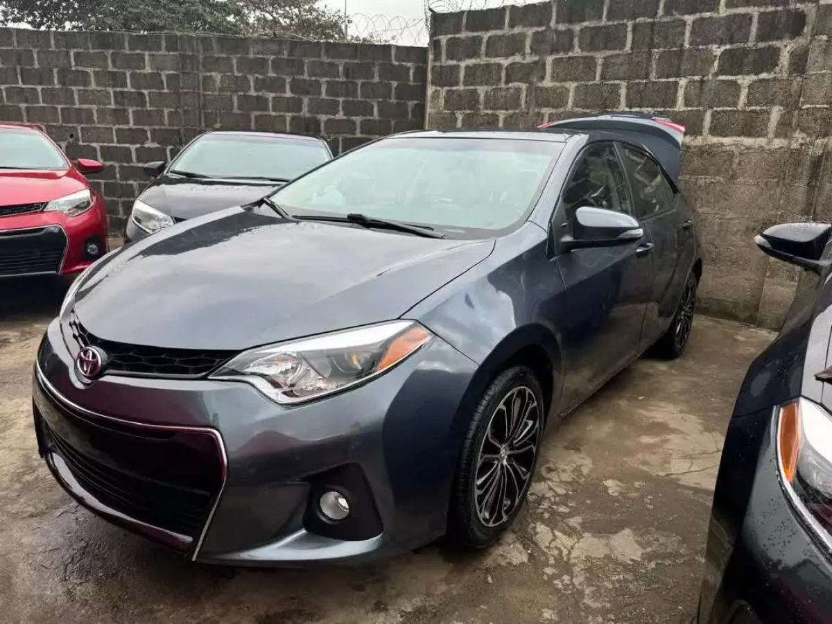 Toyota Corolla   - 2016