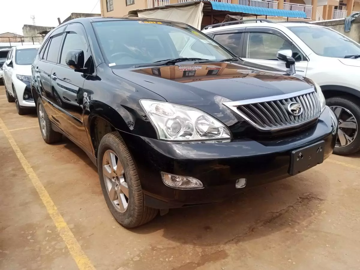 Toyota Harrier   - 2011