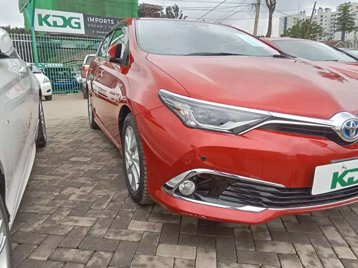 Toyota Auris Hybrid   - 2017