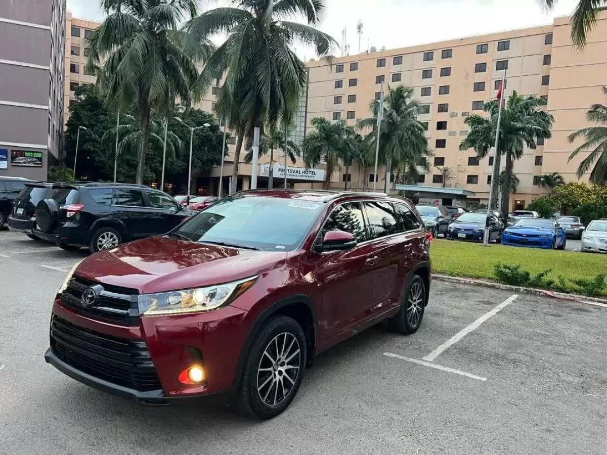 Toyota Highlander   - 2017