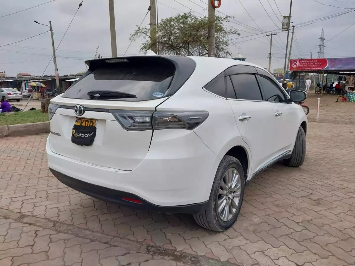 Toyota Harrier   - 2017