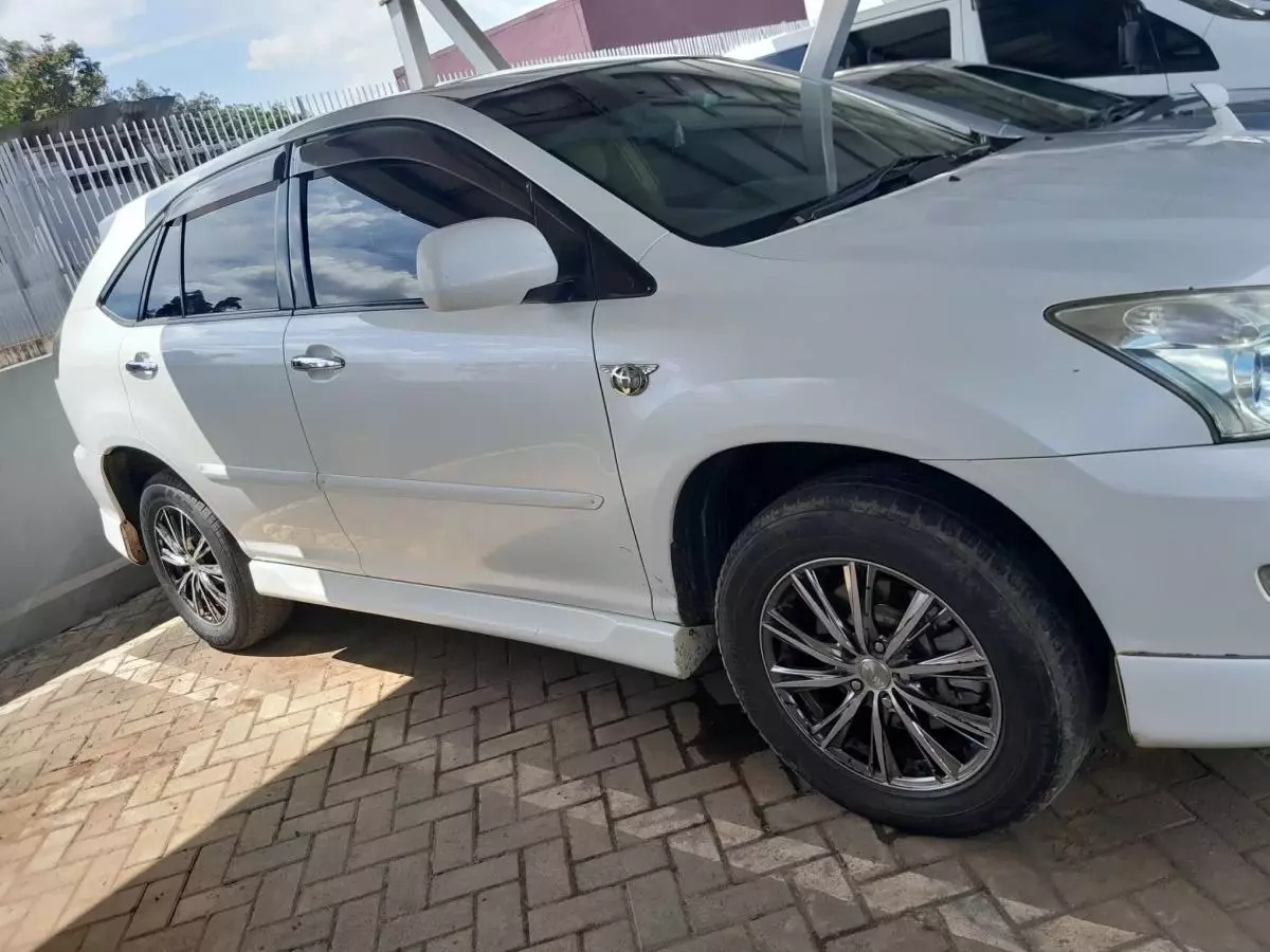 Toyota Harrier   - 2013