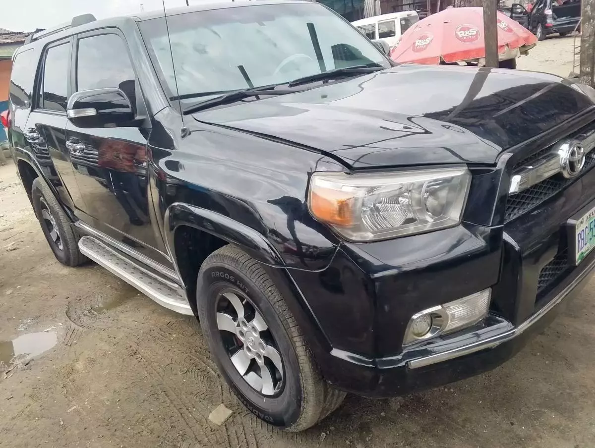 Toyota 4-Runner   - 2010