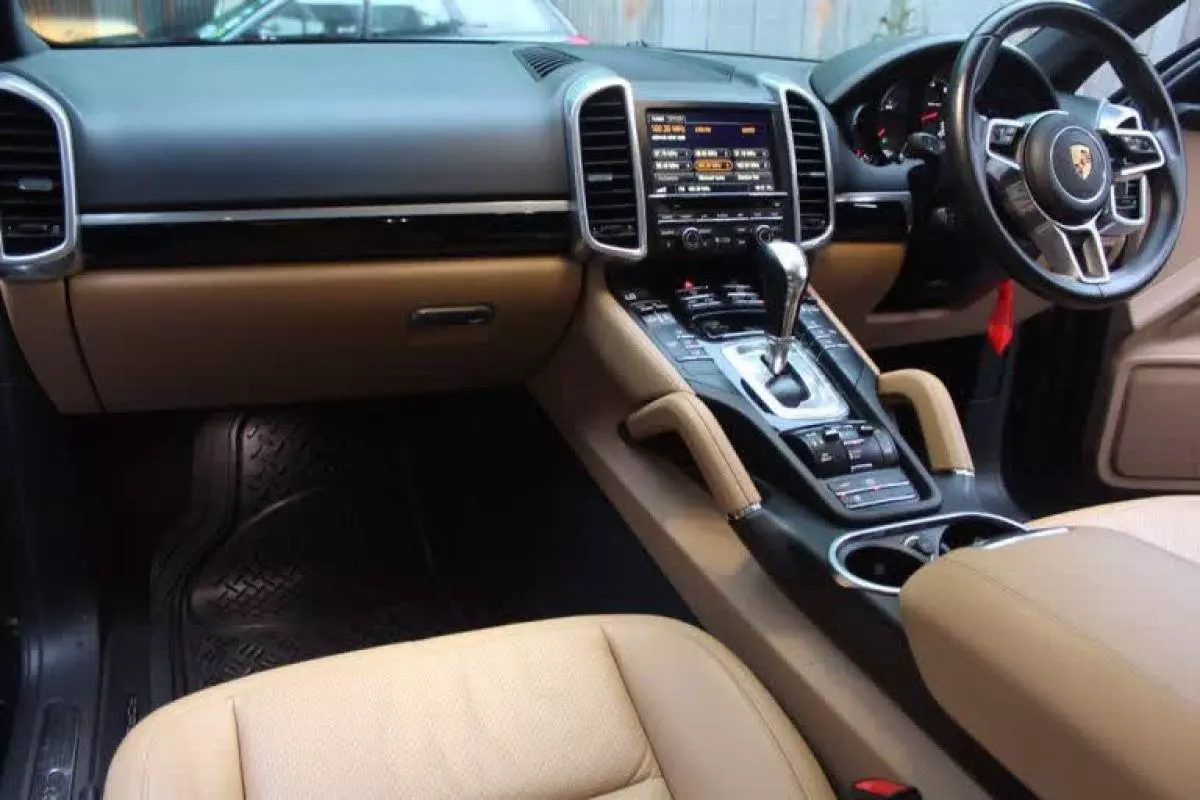Porsche Cayenne - 2015