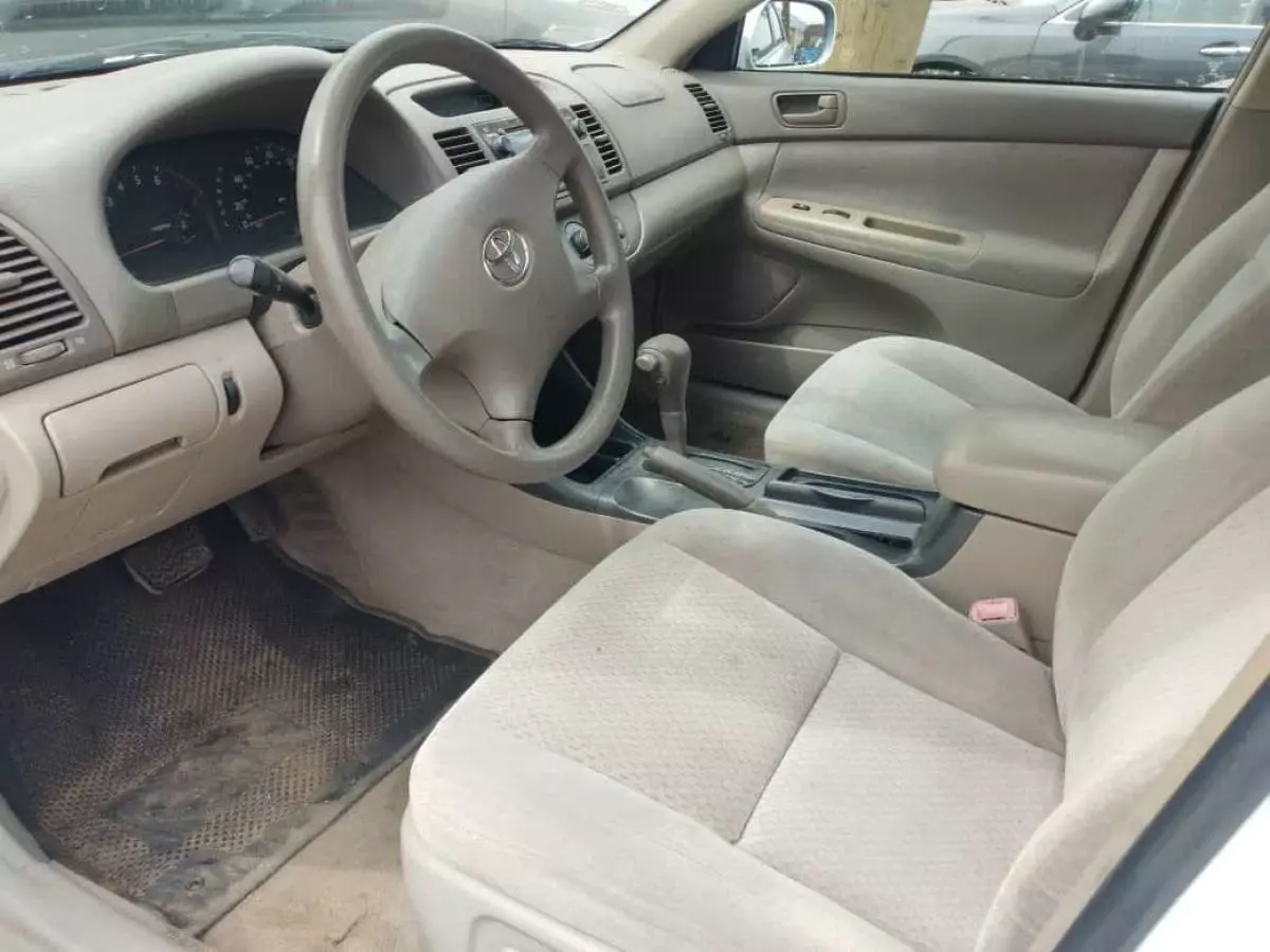 Toyota Camry - 2004