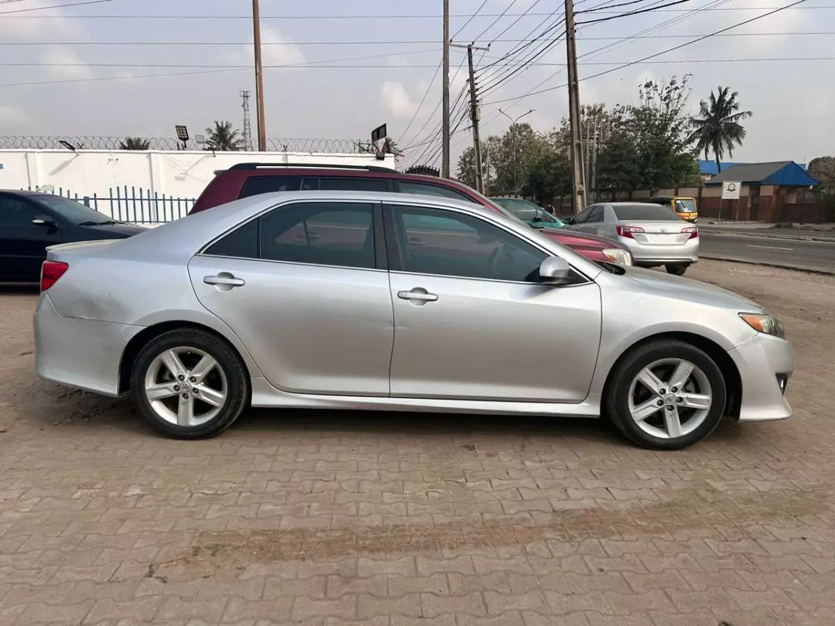 Toyota Camry   - 2013