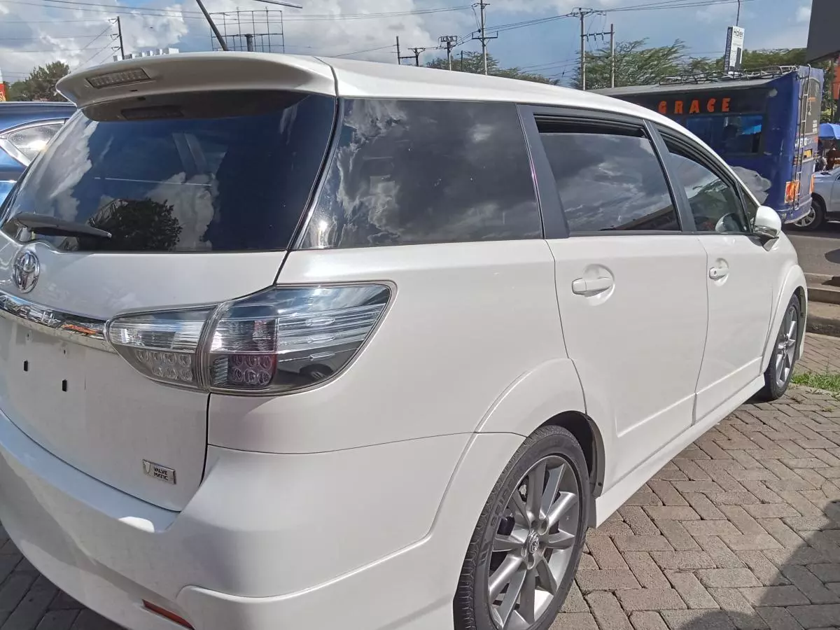 Toyota Wish   - 2016