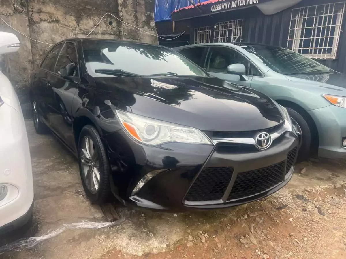 Toyota Camry   - 2016