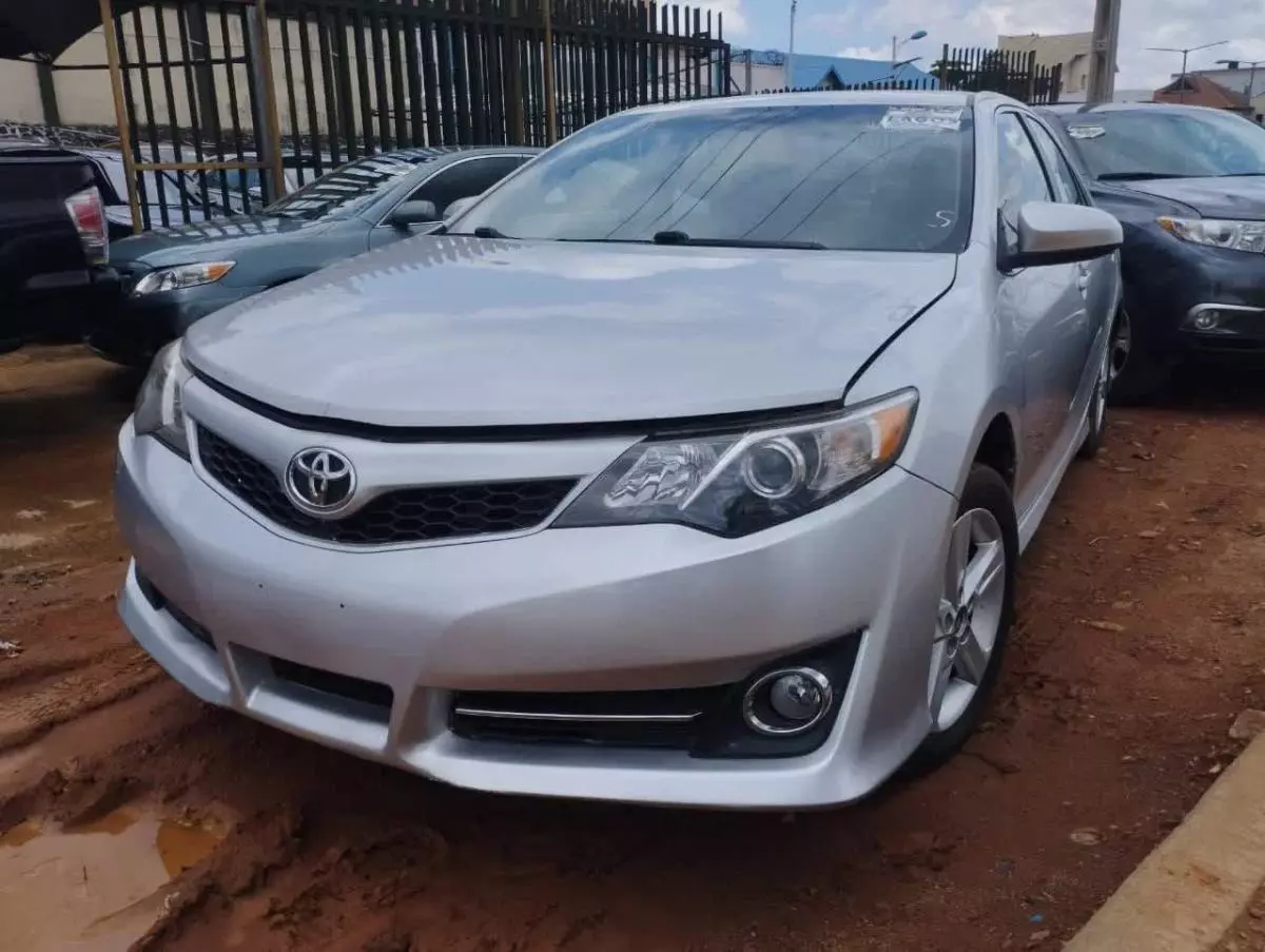 Toyota Camry   - 2014