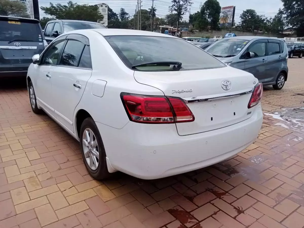 Toyota Premio    - 2016