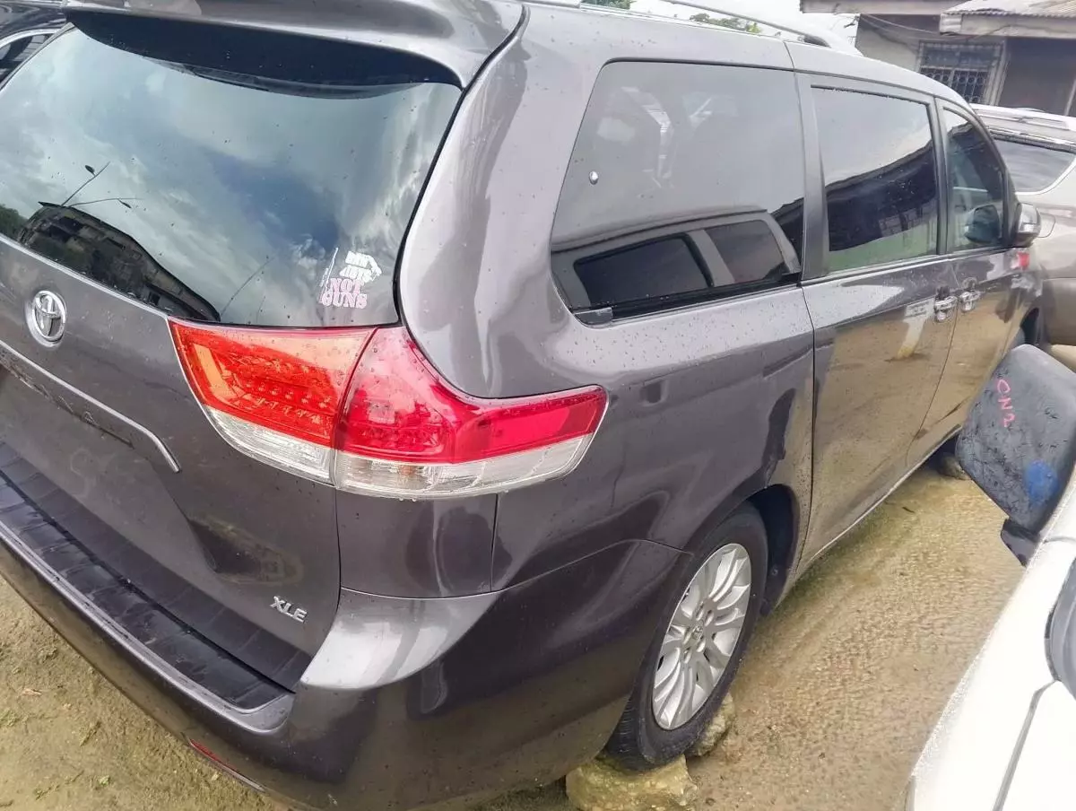 Toyota Sienna   - 2013