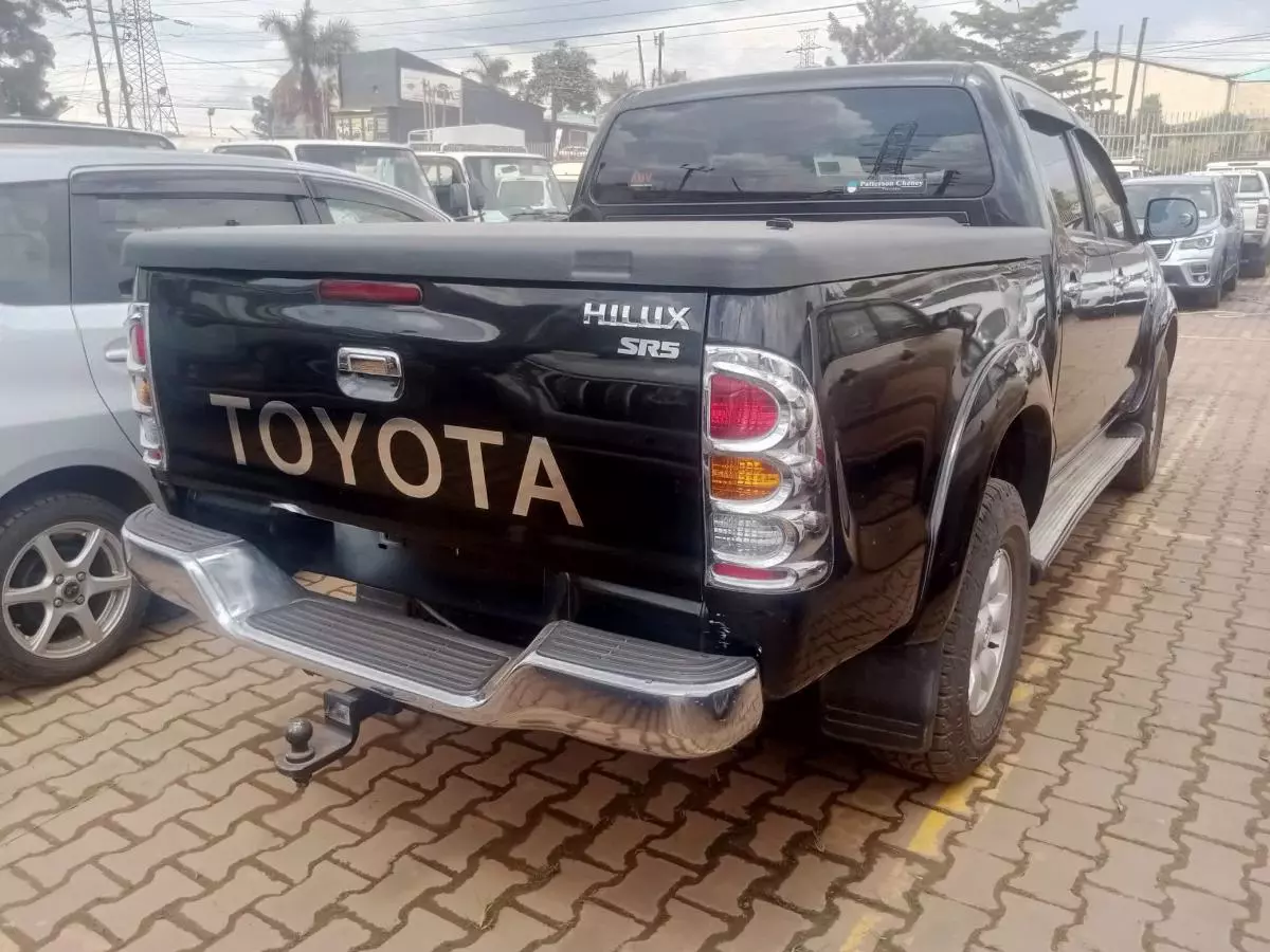 Toyota Hilux   - 2010