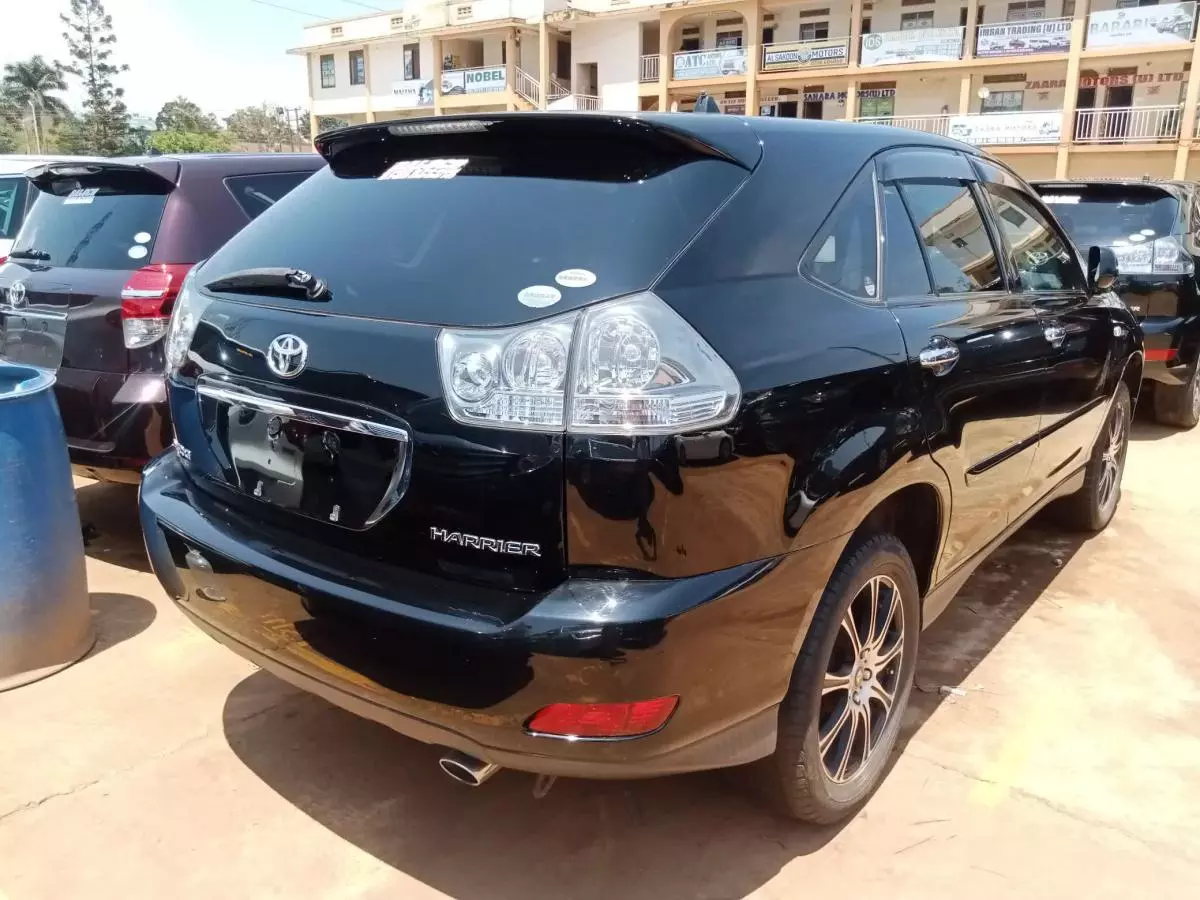 Toyota Harrier   - 2011