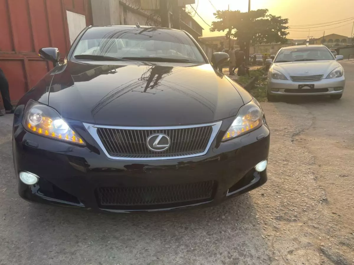 Lexus IS 250   - 2010